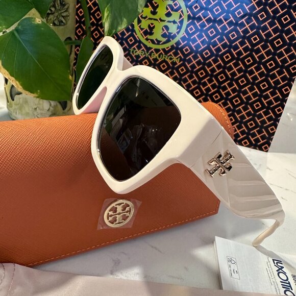 NWT! NEW! Tory Burch Kira Square Chevron Sunglasses -Ivory/Green - Picture 8 of 10